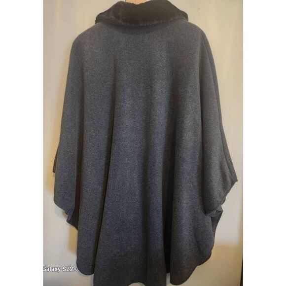 019 Le Moda cape with faux fur collar - Picture 4 of 11